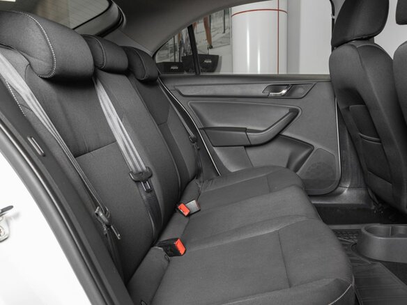 2014 Skoda Rapid I, белый, 928658 рублей - вид 7