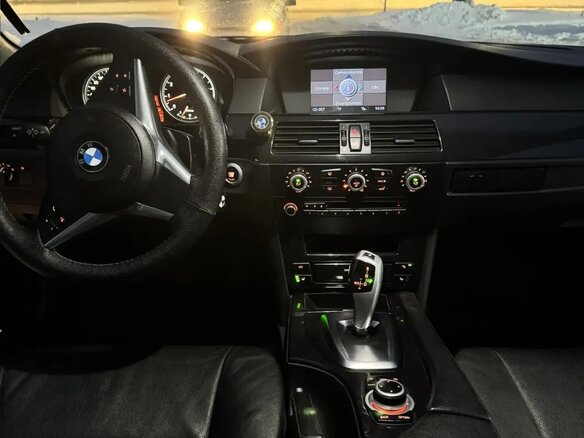 2009 BMW 5 серии 525i V (E60/E61) Рестайлинг, чёрный, 1400000 рублей - вид 20
