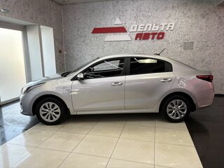 2019 Kia Rio IV, серебристый, 1655000 рублей, вид 2