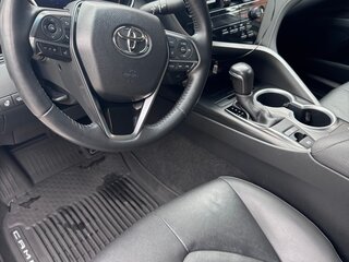 2021 Toyota Camry VIII (XV70) Рестайлинг, белый, 3650000 рублей, вид 4
