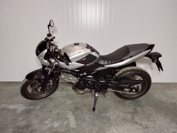 2024 Suzuki SV 650, серый, 689000 рублей