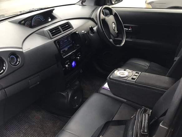 2013 Toyota bB II Рестайлинг, чёрный, 950000 рублей - вид 3