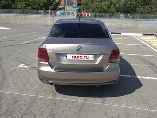 2015 Volkswagen Polo V Рестайлинг, бежевый, 990000 рублей, вид 5