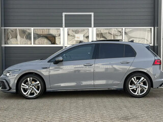 2023 Volkswagen Golf VIII, серый, 1856000 рублей, вид 3