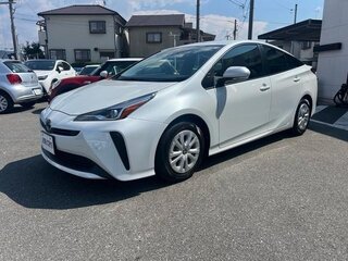 2022 Toyota Prius IV Рестайлинг (XW50), белый, 1600000 рублей, вид 3