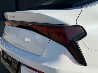 2026 Kia K5 III Рестайлинг, белый, 4875000 рублей, вид 5