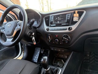 2017 Hyundai Solaris II, белый, 1150000 рублей, вид 5