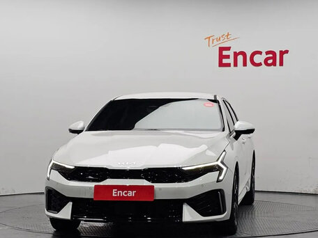 2025 Kia K5 III Рестайлинг, белый, 2500000 рублей, вид 3