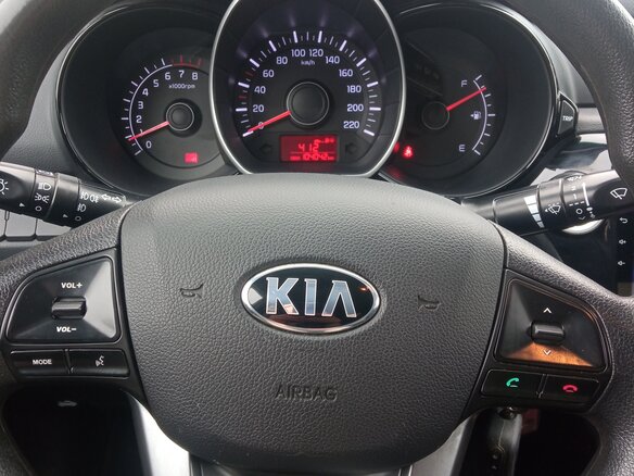 2013 Kia Rio 5-speed III, белый, 930000 рублей - вид 9