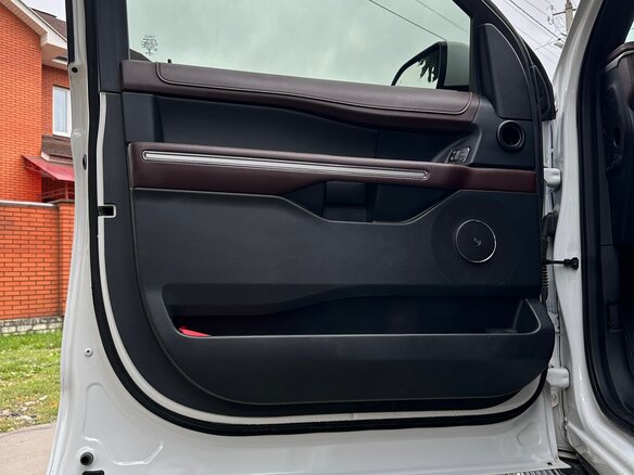 2022 Ford Expedition IV Рестайлинг, белый, 10000000 рублей - вид 18