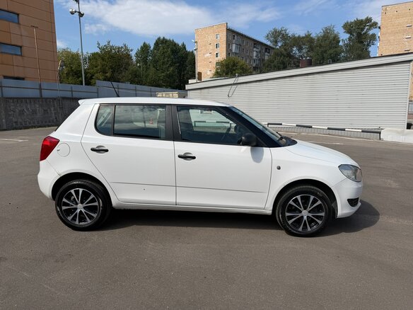 2013 Skoda Fabia II Рестайлинг, белый - вид 10