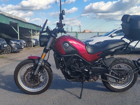 2023 Benelli Leoncino 500 Trail, красный, 460000 рублей, вид 1