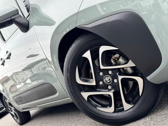 2023 Toyota Sienta III, зелёный - вид 4
