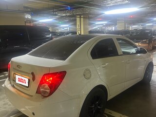 2014 Chevrolet Aveo II, белый, 450000 рублей, вид 4