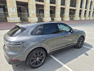 2020 Porsche Cayenne III, серый, 8200000 рублей, вид 2