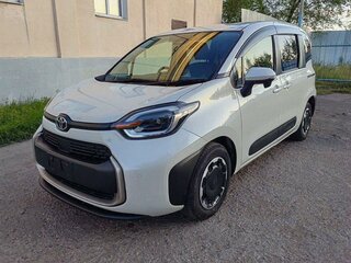 2023 Toyota Sienta III, белый, 1450000 рублей, вид 1
