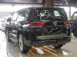 2026 Toyota Land Cruiser 300 Series, чёрный, 12700000 рублей, вид 5