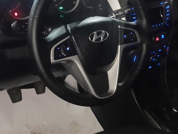 2015 Hyundai Solaris I Рестайлинг, белый, 599000 рублей - вид 20