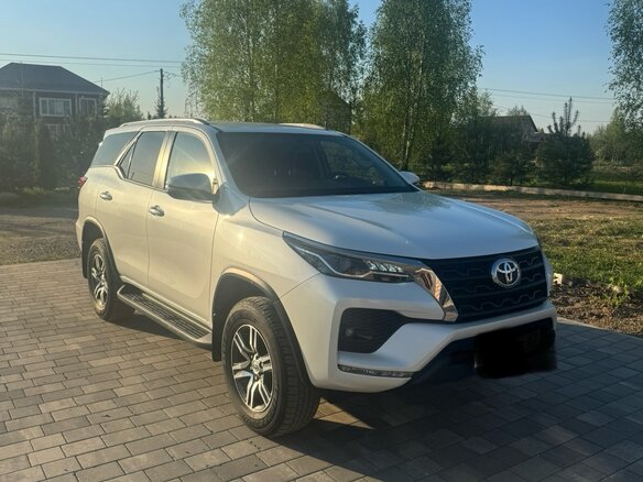2021 Toyota Fortuner II Рестайлинг, белый, 4299000 рублей - вид 1