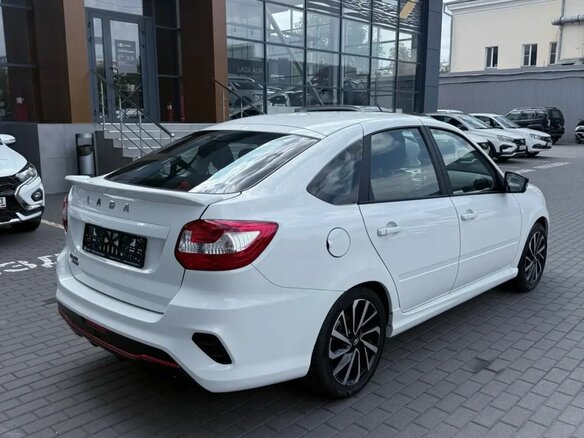 2025 Lada (ВАЗ) Granta Sport I Рестайлинг, белый, 1622000 рублей - вид 4