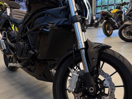 2026 Benelli 502 C, чёрный, 599000 рублей, вид 3
