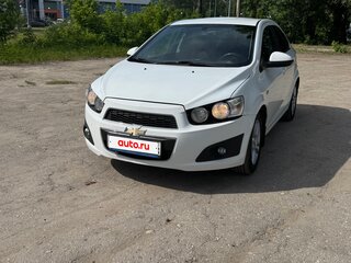 2014 Chevrolet Aveo II, белый, 600000 рублей, вид 1