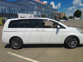 2010 Toyota ISis I Рестайлинг, белый, 1280000 рублей, вид 3