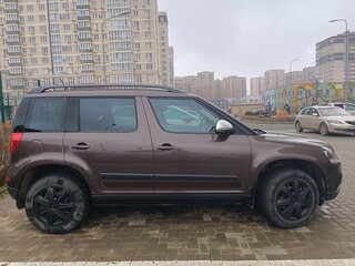 2014 Skoda Yeti I Рестайлинг, коричневый, 1300000 рублей, вид 2