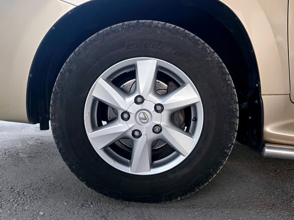 2011 Lexus LX 570 III, золотистый, 4700000 рублей - вид 11