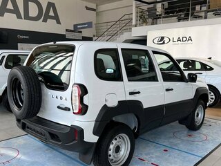 2026 Lada (ВАЗ) Niva Travel I Рестайлинг, белый, 1467900 рублей, вид 3