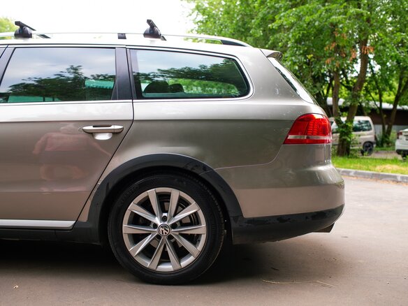 2013 Volkswagen Passat Alltrack B7, коричневый - вид 6