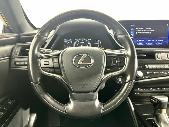 2022 Lexus ES 250 VII Рестайлинг, белый, 4600000 рублей - вид 9