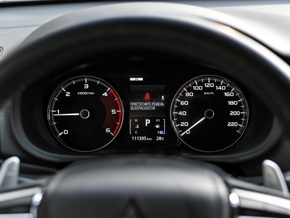 2020 Mitsubishi Pajero Sport III, белый - вид 4