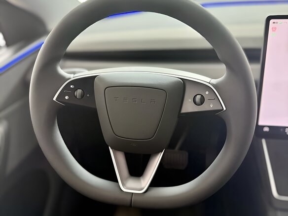 2025 Tesla Model Y Standard I Рестайлинг, серебристый - вид 13