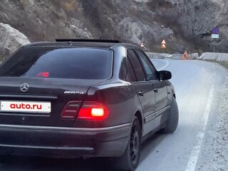 1998 Mercedes-Benz E-Класс 430 II (W210, S210), чёрный, 770000 рублей, вид 4