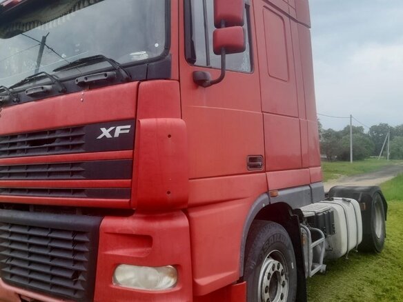 2004 DAF XF 95, красный, 1130760 рублей - вид 1