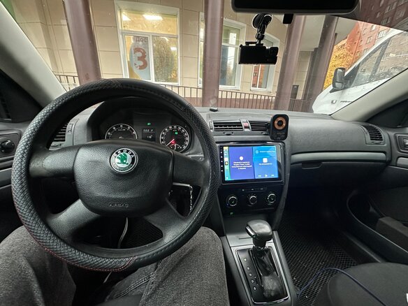 2011 Skoda Octavia II (A5) Рестайлинг, чёрный, 600000 рублей - вид 6