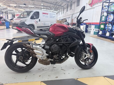 2018 MV Agusta Brutale 800, красный, 700000 рублей, вид 3