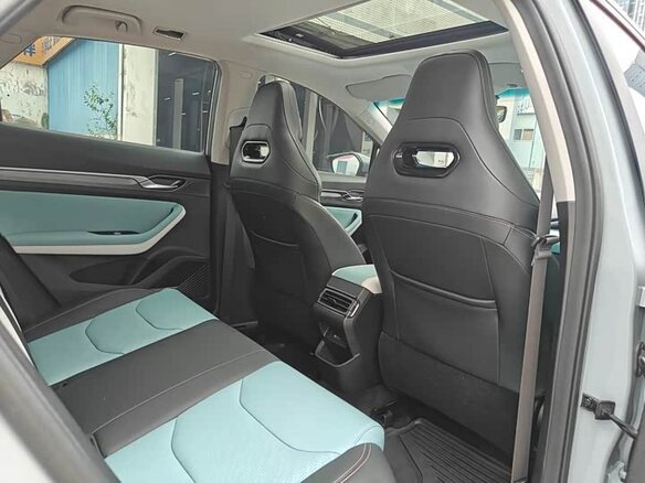 2022 Geely Emgrand S, серебристый, 980000 рублей - вид 10