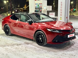 2021 Toyota Camry VIII (XV70) Рестайлинг, красный, 3300000 рублей, вид 3