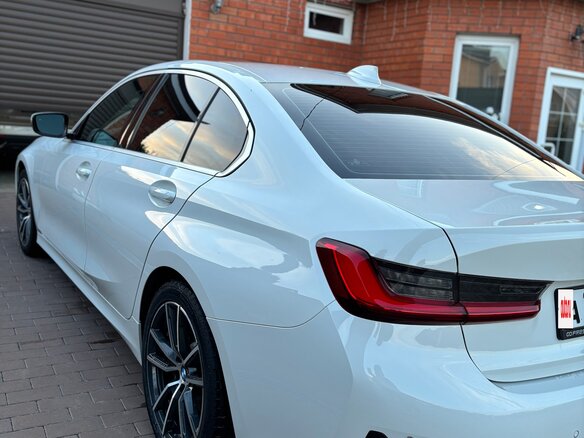 2019 BMW 3 серии 330i VII (G2x), белый, 3390000 рублей - вид 4