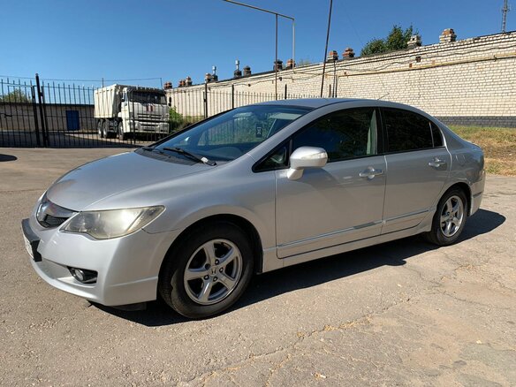 2009 Honda Civic Hybrid VIII Рестайлинг, серебристый, 675000 рублей