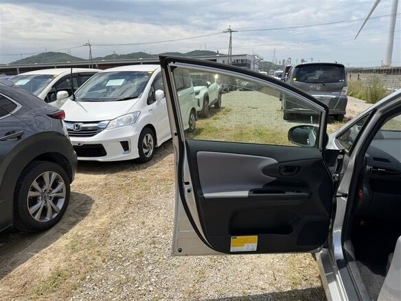 2011 Toyota Wish II, серебристый - вид 35