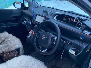 2017 Toyota Sienta II, серебристый, 1385000 рублей, вид 5