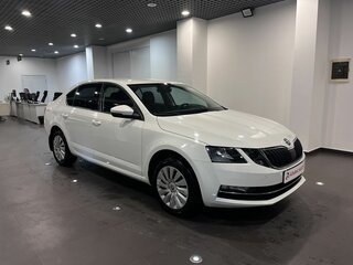2019 Skoda Octavia III (A7) Рестайлинг, белый, 1580000 рублей, вид 1