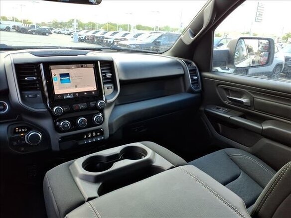 2026 Ram 1500 Crew Cab eTorque V Рестайлинг, белый - вид 6