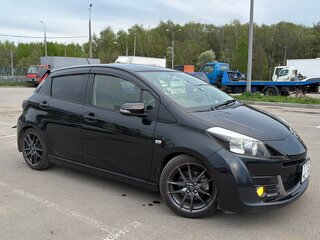 2015 Toyota Vitz III (XP130) Рестайлинг, чёрный, 1245000 рублей, вид 2