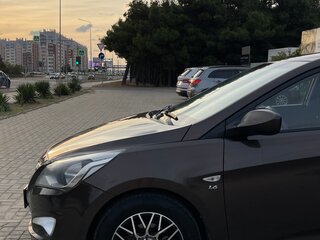2015 Hyundai Solaris I Рестайлинг, коричневый, 950000 рублей, вид 2