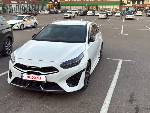 2021 Kia Ceed III Рестайлинг, белый, 2050000 рублей