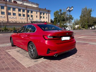 2021 BMW 3 серии 330i xDrive VII (G2x), красный, 2887448 рублей, вид 2